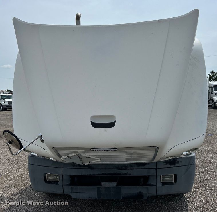 image for item EG0676 2002 Freightliner  Century Class S/T semi truck