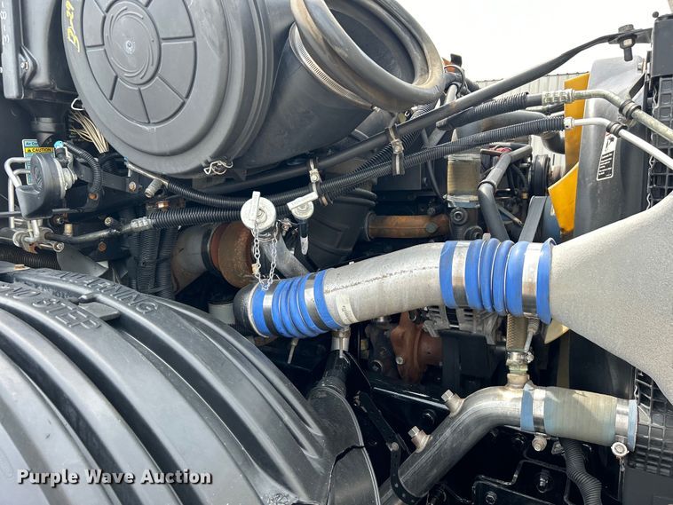 image for item EG0676 2002 Freightliner  Century Class S/T semi truck