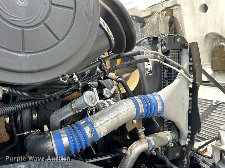 image for item EG0676 2002 Freightliner  Century Class S/T semi truck