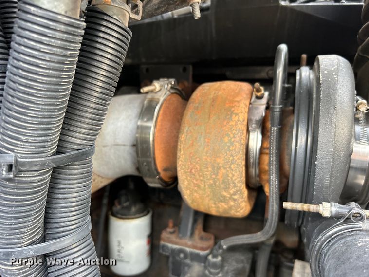 image for item EG0676 2002 Freightliner  Century Class S/T semi truck