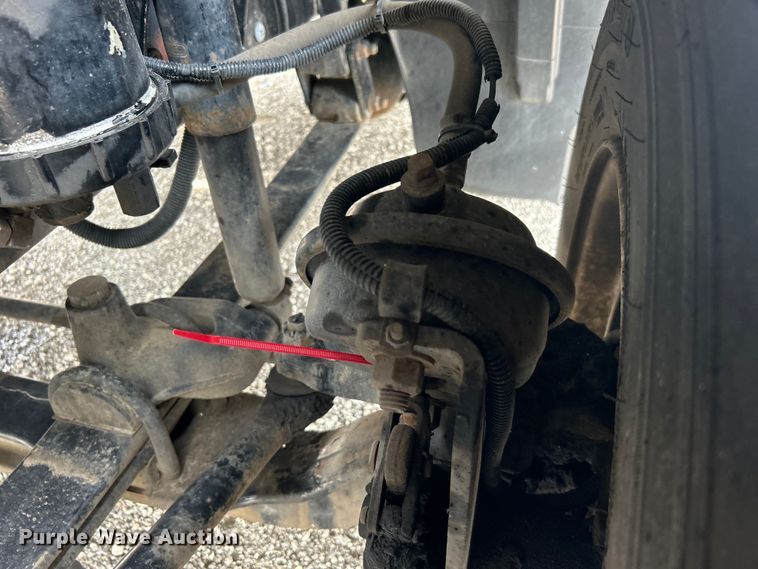 image for item EG0676 2002 Freightliner  Century Class S/T semi truck