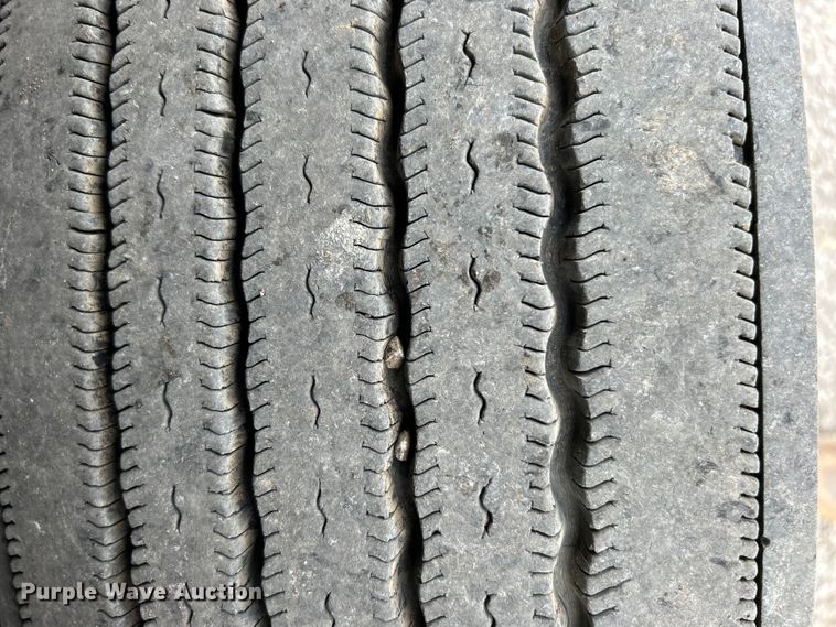 image for item EG0676 2002 Freightliner  Century Class S/T semi truck