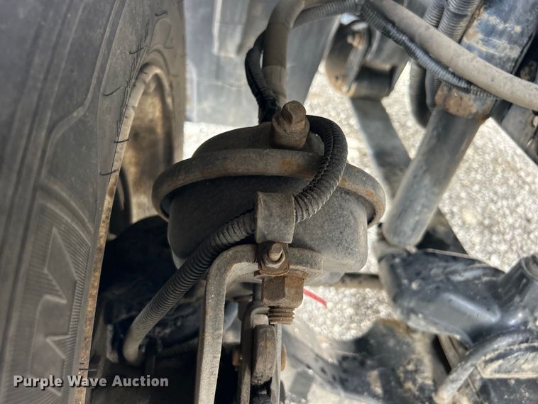 image for item EG0676 2002 Freightliner  Century Class S/T semi truck