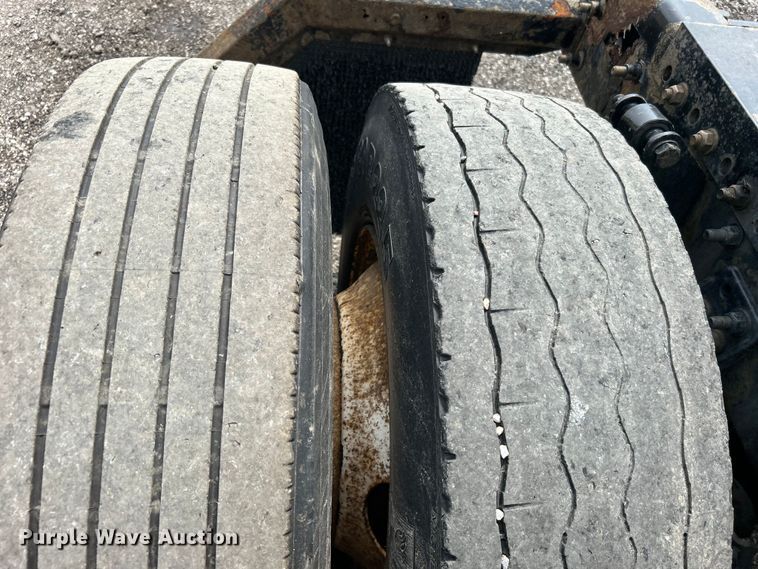 image for item EG0676 2002 Freightliner  Century Class S/T semi truck