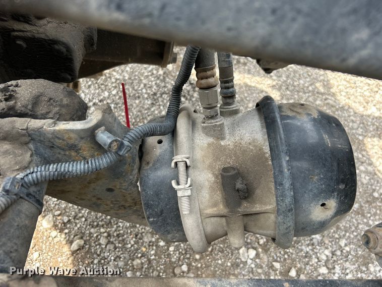 image for item EG0676 2002 Freightliner  Century Class S/T semi truck