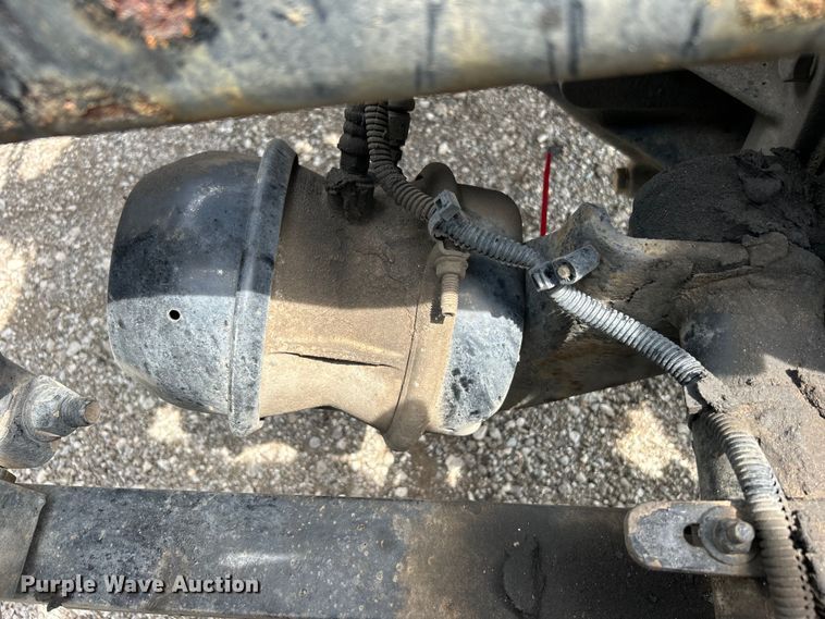 image for item EG0676 2002 Freightliner  Century Class S/T semi truck