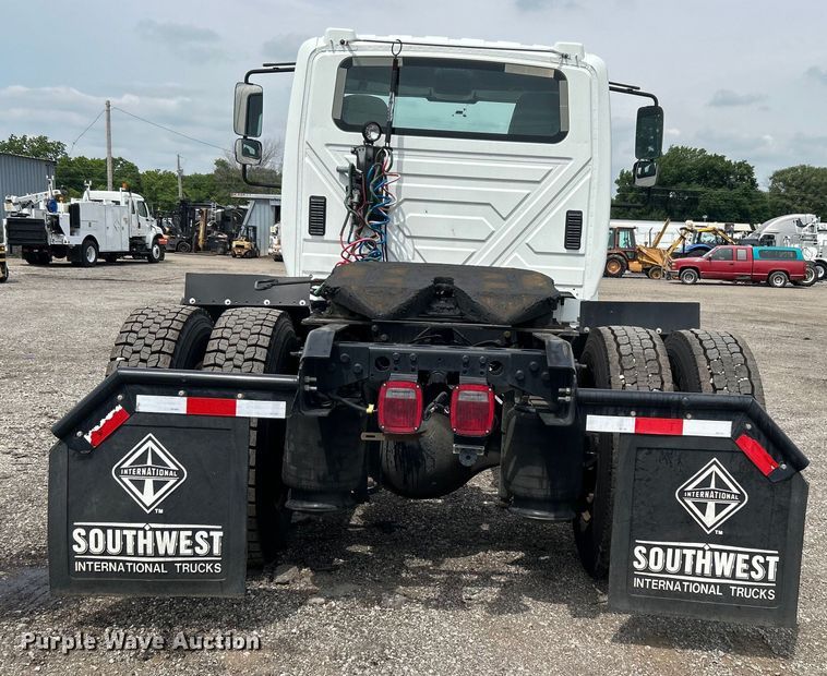 image for item EG0677 2017 International  4400 SBA semi truck