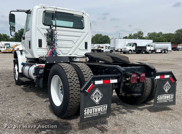 image for item EG0677 2017 International  4400 SBA semi truck