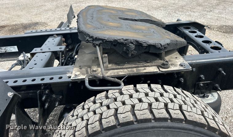 image for item EG0677 2017 International  4400 SBA semi truck