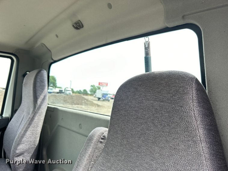 image for item EG0677 2017 International  4400 SBA semi truck