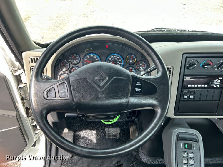 image for item EG0677 2017 International  4400 SBA semi truck