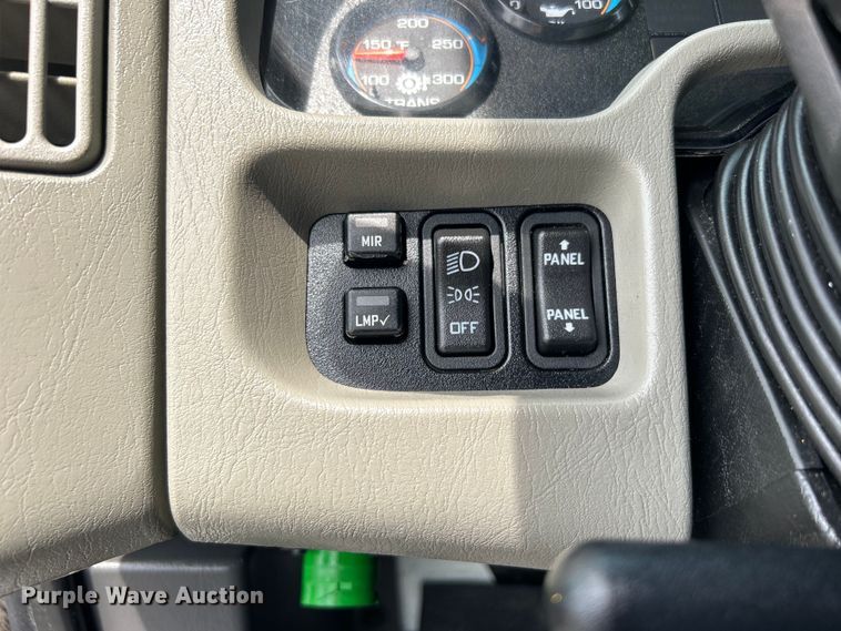 image for item EG0677 2017 International  4400 SBA semi truck