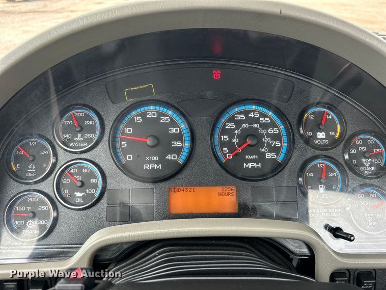 image for item EG0677 2017 International  4400 SBA semi truck