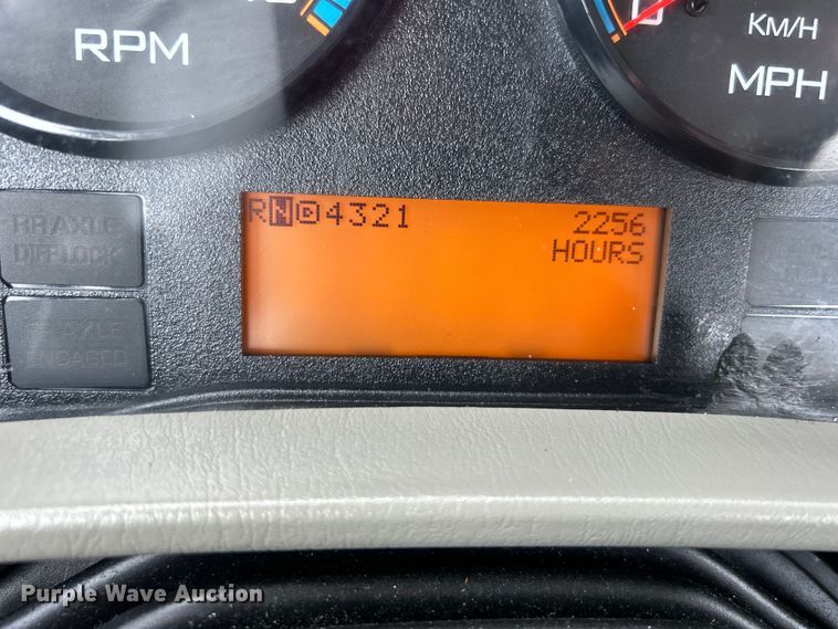 image for item EG0677 2017 International  4400 SBA semi truck