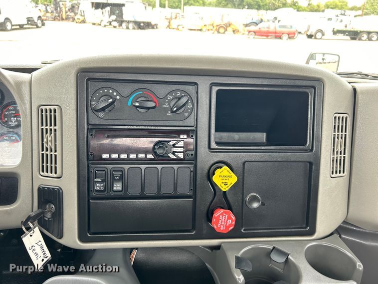 image for item EG0677 2017 International  4400 SBA semi truck