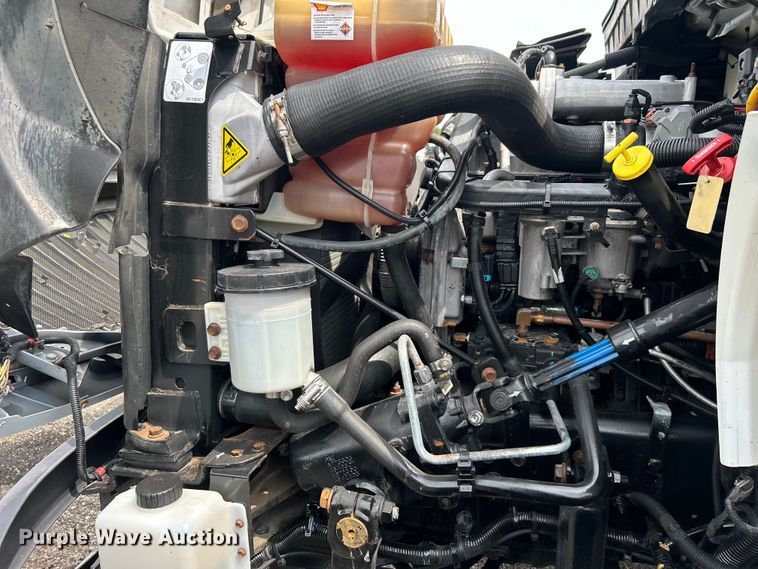 image for item EG0677 2017 International  4400 SBA semi truck