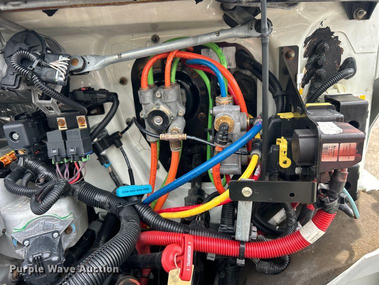 image for item EG0677 2017 International  4400 SBA semi truck