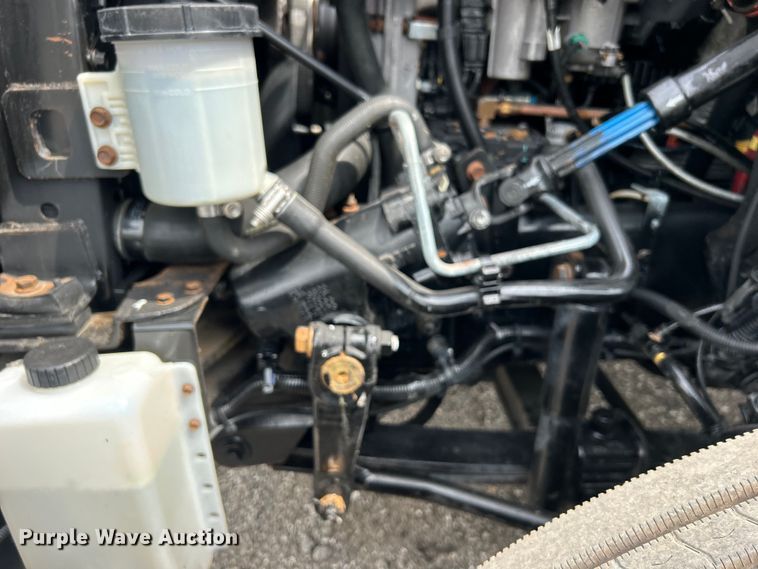 image for item EG0677 2017 International  4400 SBA semi truck