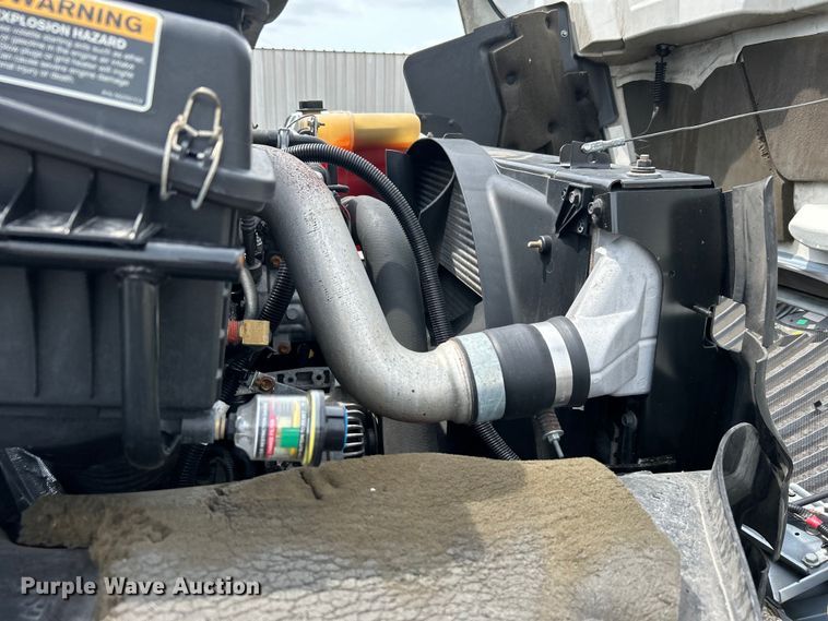 image for item EG0677 2017 International  4400 SBA semi truck