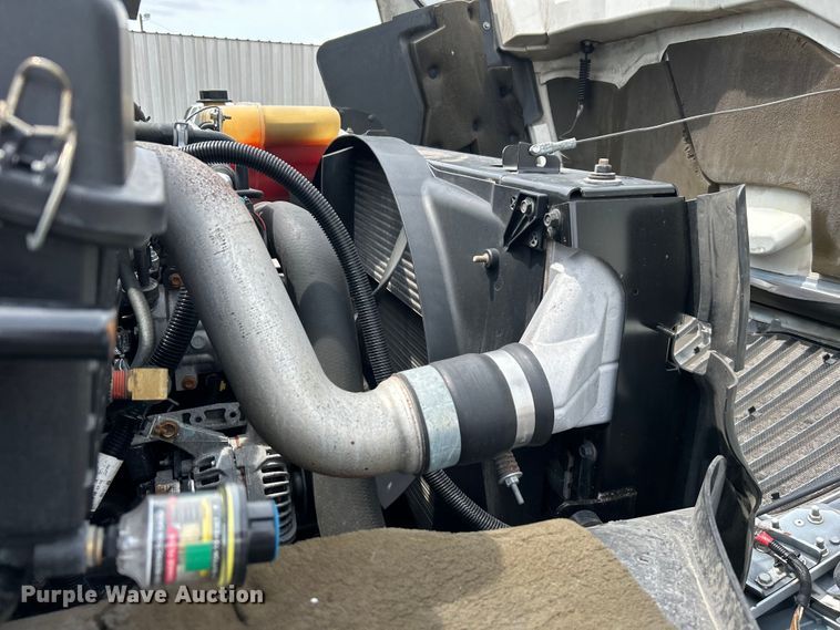 image for item EG0677 2017 International  4400 SBA semi truck