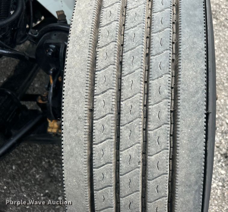 image for item EG0677 2017 International  4400 SBA semi truck