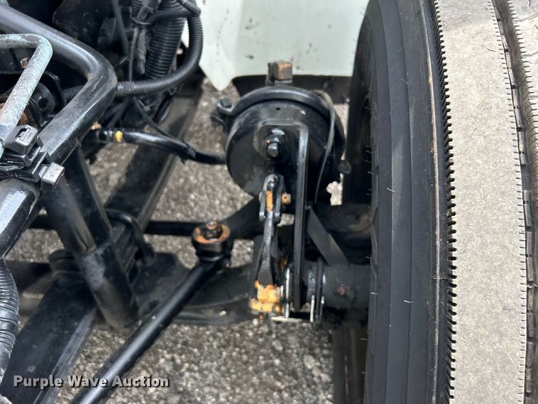 image for item EG0677 2017 International  4400 SBA semi truck