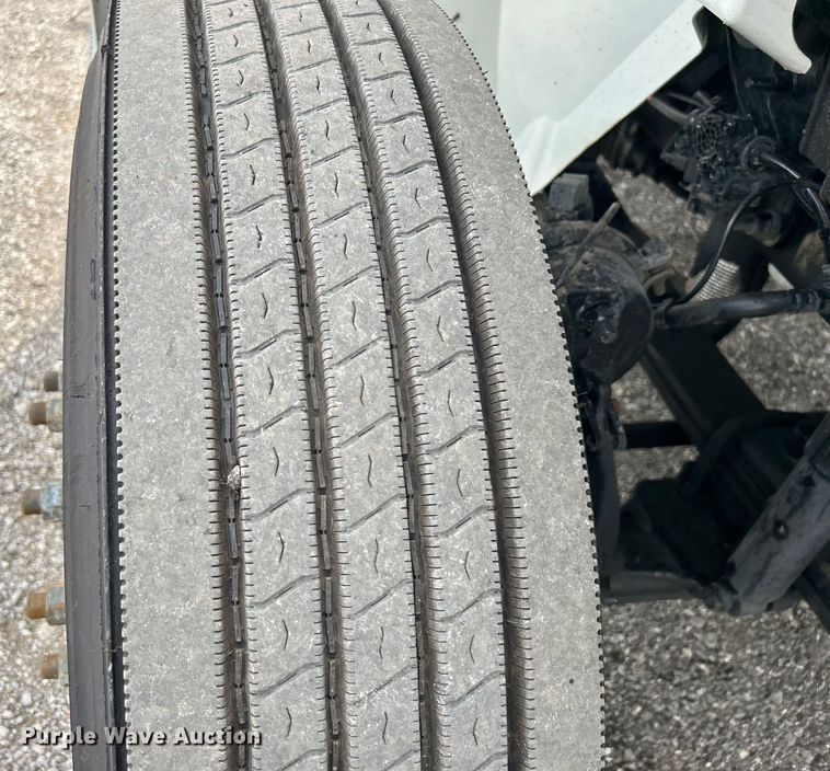 image for item EG0677 2017 International  4400 SBA semi truck