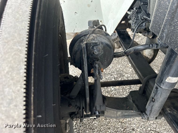 image for item EG0677 2017 International  4400 SBA semi truck