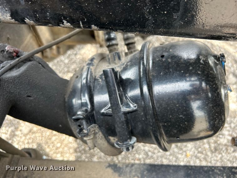 image for item EG0677 2017 International  4400 SBA semi truck