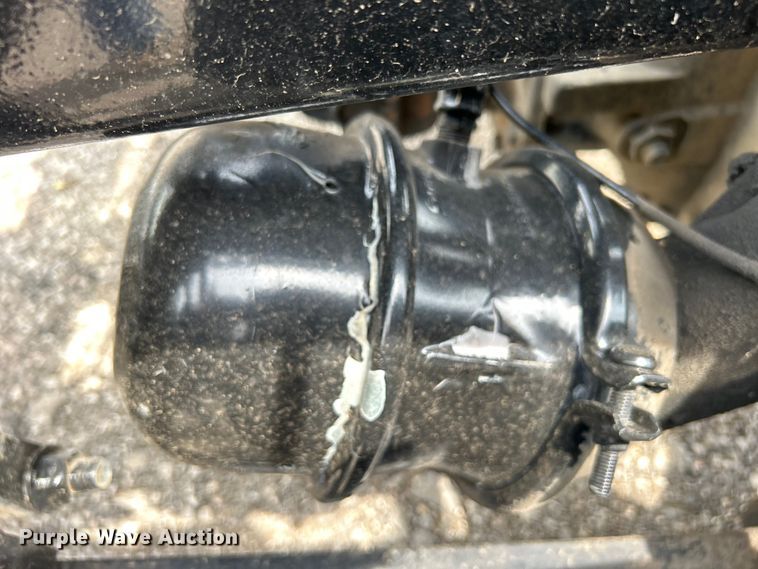 image for item EG0677 2017 International  4400 SBA semi truck