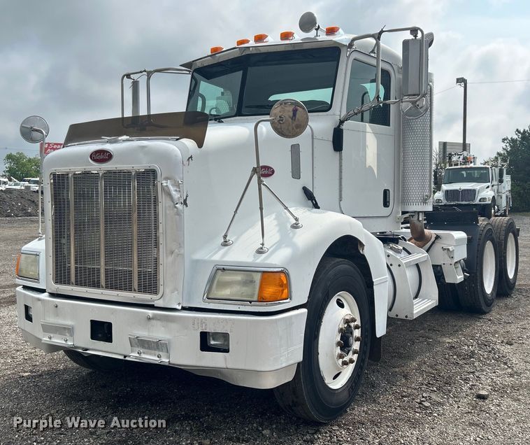 image for item EG1596 2006 Peterbilt  385 semi truck