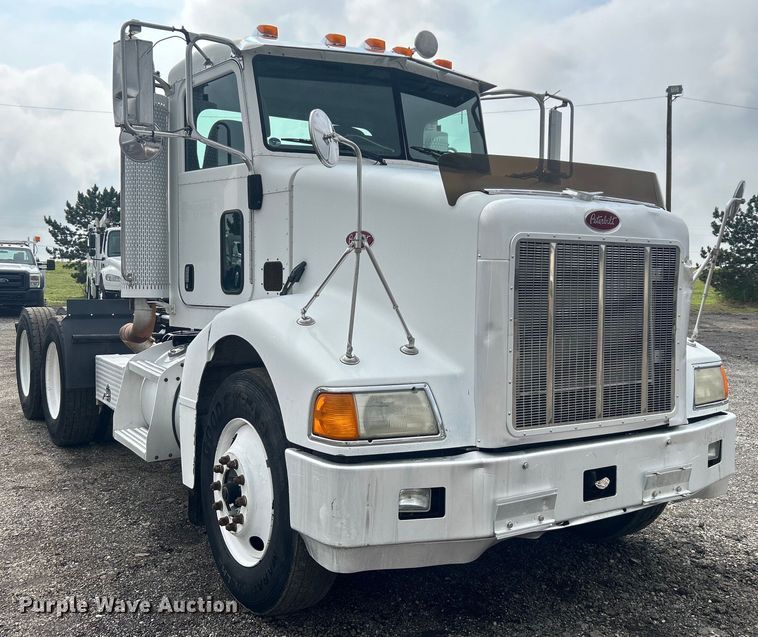 image for item EG1596 2006 Peterbilt  385 semi truck