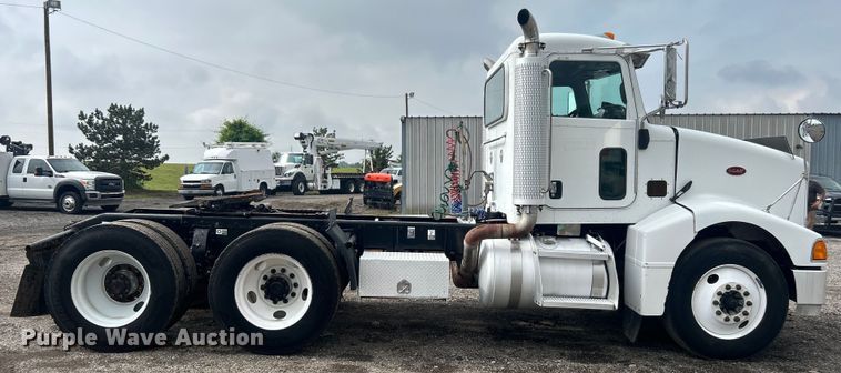 image for item EG1596 2006 Peterbilt  385 semi truck