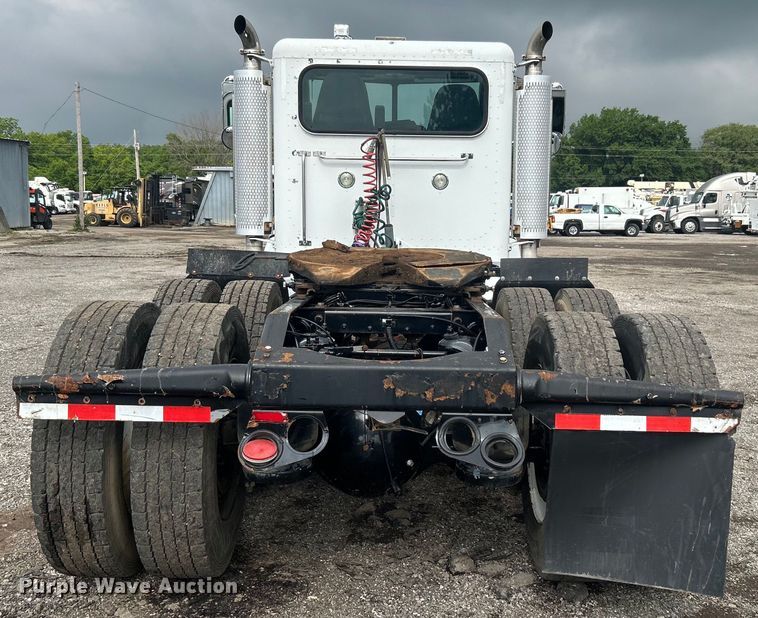 image for item EG1596 2006 Peterbilt  385 semi truck