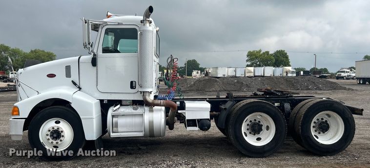 image for item EG1596 2006 Peterbilt  385 semi truck