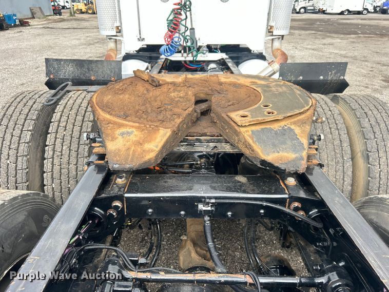 image for item EG1596 2006 Peterbilt  385 semi truck
