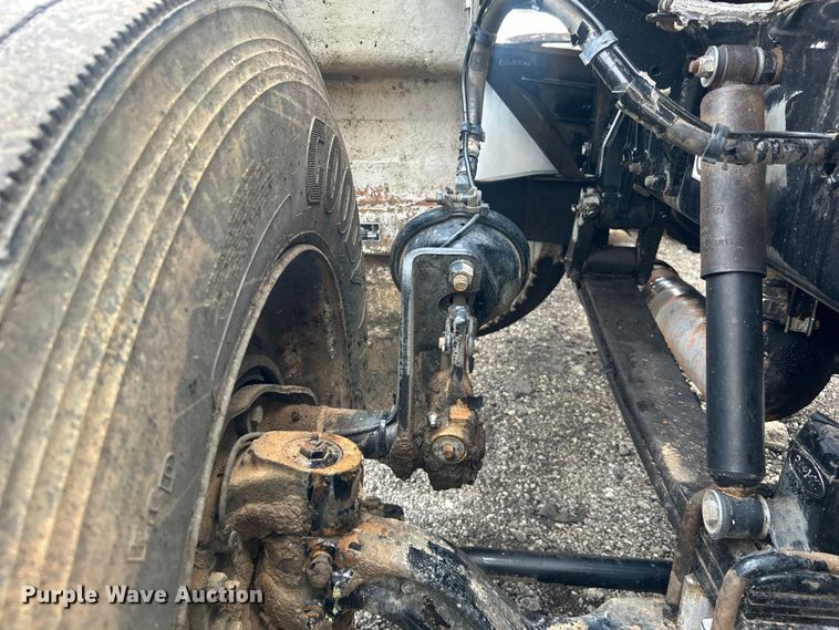 image for item EG1596 2006 Peterbilt  385 semi truck