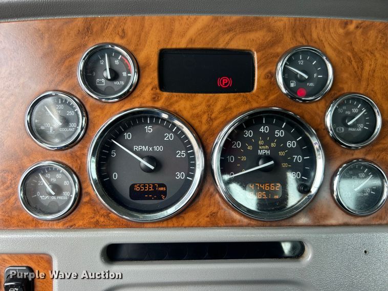image for item EG1596 2006 Peterbilt  385 semi truck