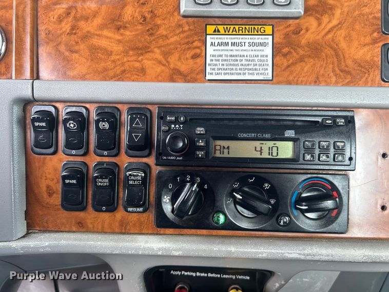 image for item EG1596 2006 Peterbilt  385 semi truck
