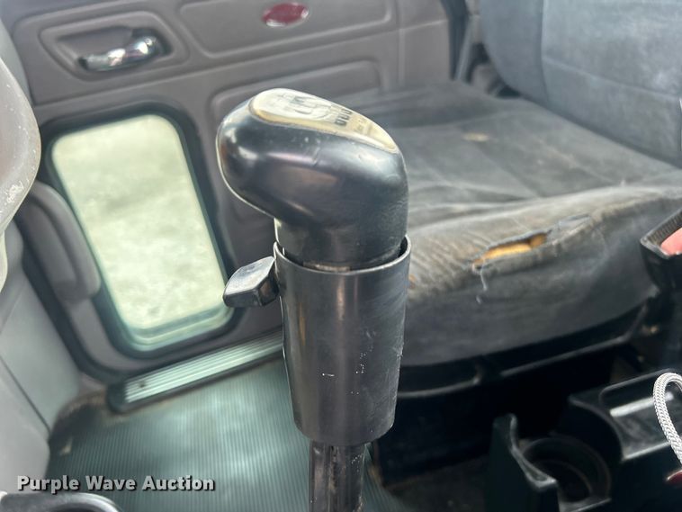 image for item EG1596 2006 Peterbilt  385 semi truck