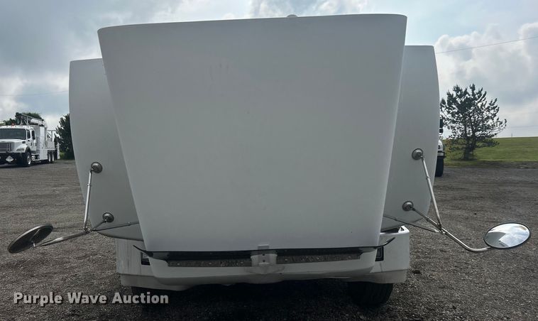 image for item EG1596 2006 Peterbilt  385 semi truck