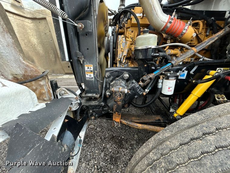 image for item EG1596 2006 Peterbilt  385 semi truck