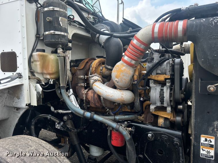 image for item EG1596 2006 Peterbilt  385 semi truck