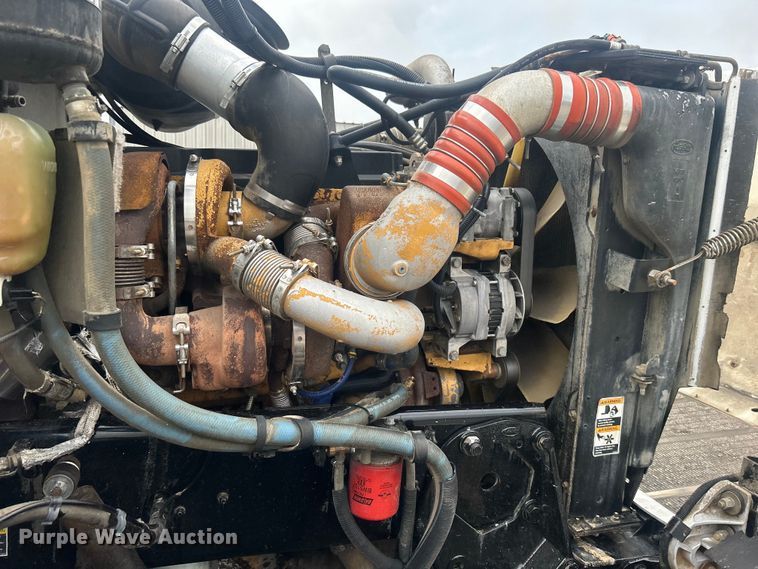 image for item EG1596 2006 Peterbilt  385 semi truck