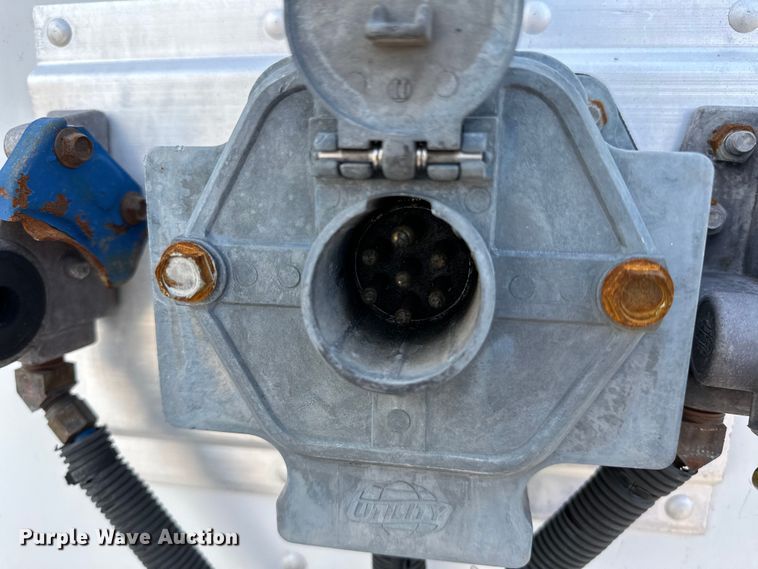 image for item EG1613 2013 Utility  4000D-X dry van trailer