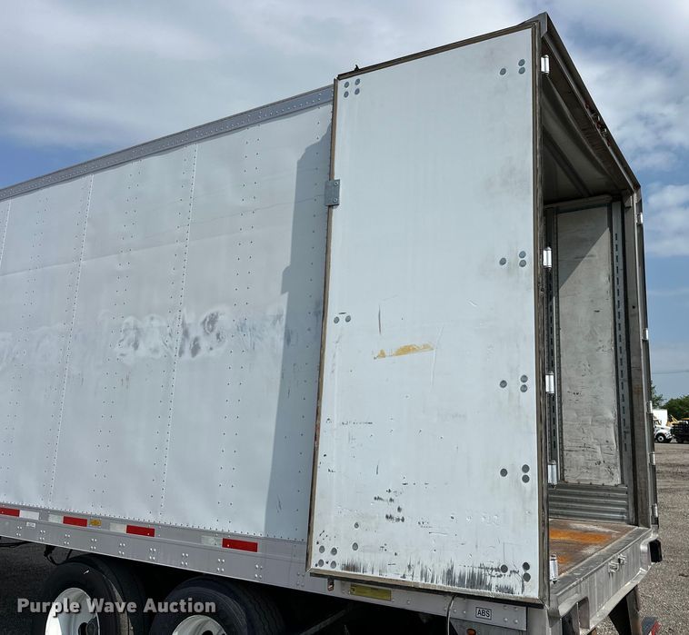 image for item EG1613 2013 Utility  4000D-X dry van trailer