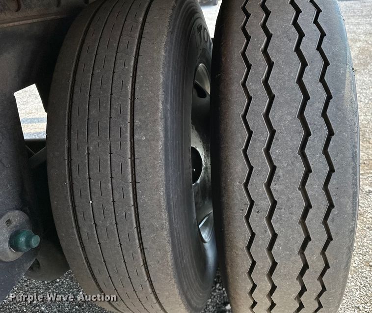 image for item EG1613 2013 Utility  4000D-X dry van trailer