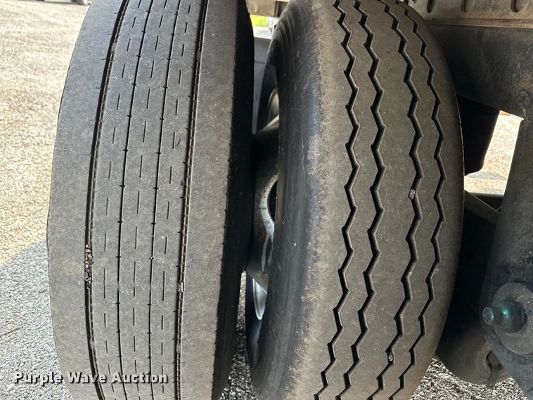 image for item EG1613 2013 Utility  4000D-X dry van trailer