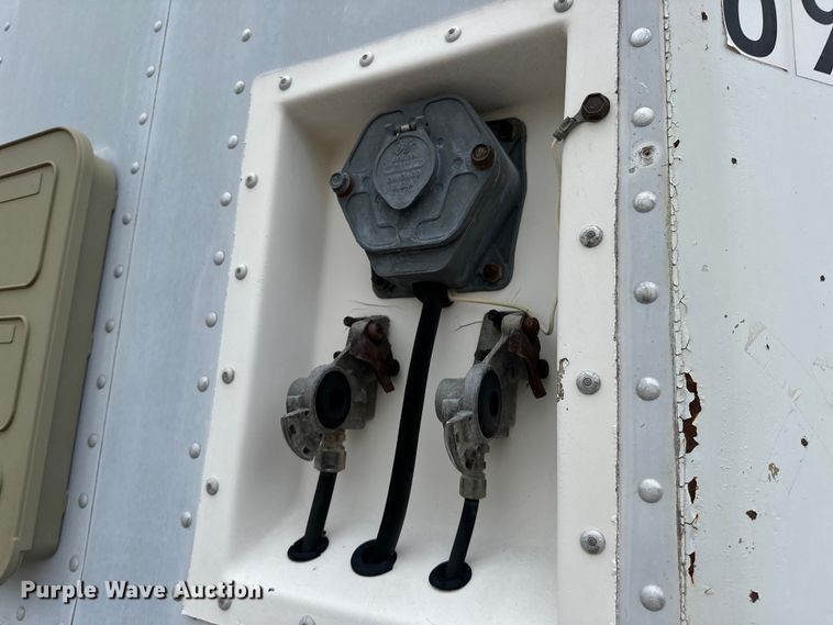 image for item EG1615 1986 Nabors dry van trailer