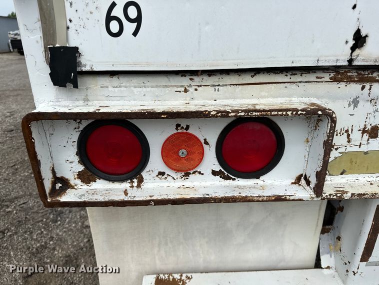 image for item EG1615 1986 Nabors dry van trailer